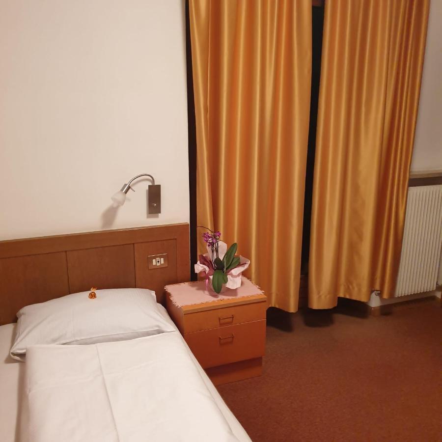 Pension An Der Mayenburg Vollan Kültér fotó